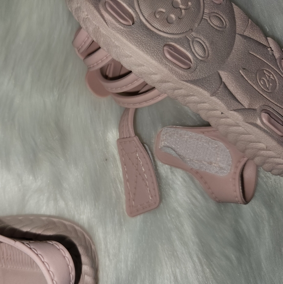 NWOT !! TODDLER SANDALS - Picture 5 of 7